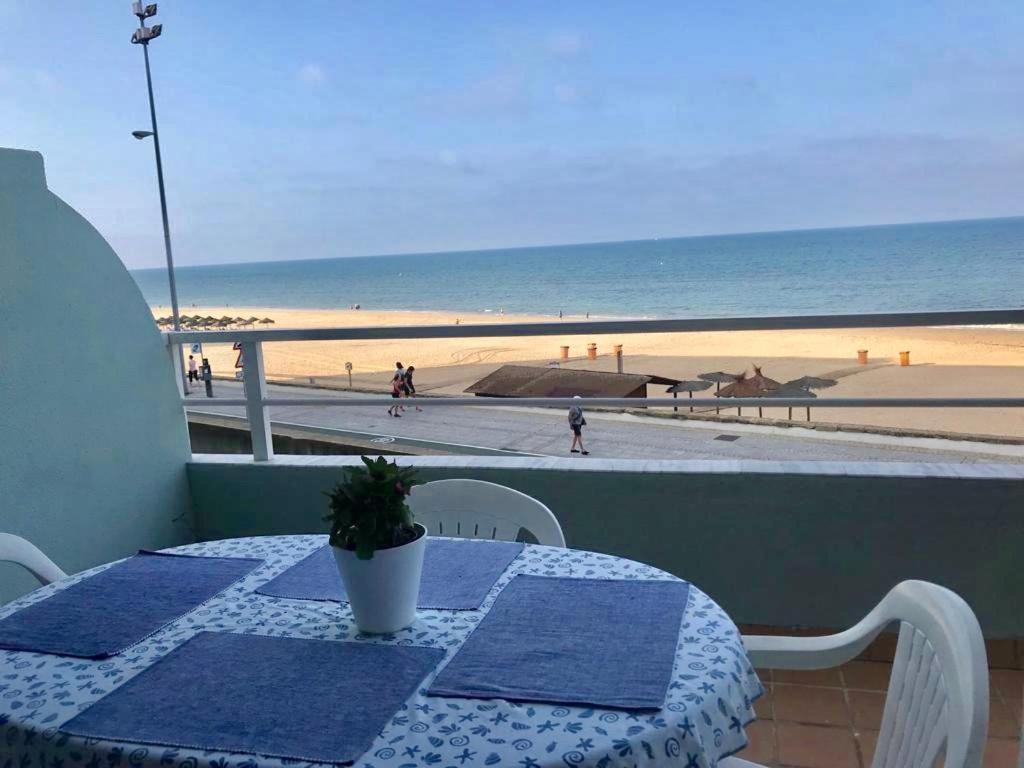 Gatu Premium Villa Isabel Terraza,Parking,1ºlinea Playa,Wifi,Vista Al Mar , Preferente Mayores De 25 Anos Y Familias カディス エクステリア 写真